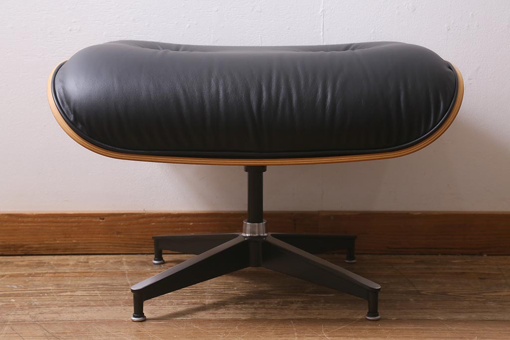 展示品　極美品　Hermanmiller(ハーマンミラー社)　ウォールナット　トールサイズ　イームズラウンジチェア&オットマン(定価約89万円)