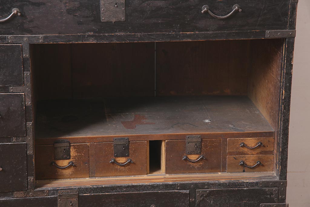 アンティーク家具　明治期　一本物　ヒノキ材　凝ったつくりが魅力的な上手物の帳場箪笥(チェスト、引き出し)(R-040314)