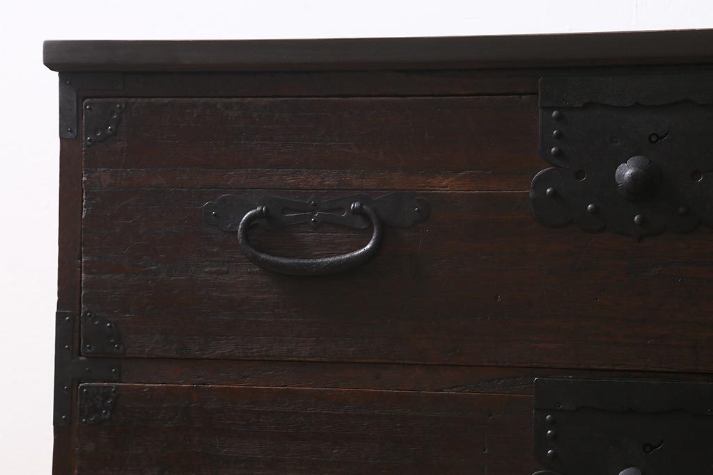 アンティーク家具　和製アンティーク　鉄脚付リメイク　古い趣とスタイリッシュさを併せもつ箪笥ローボード(リビングボード、和タンス)(R-040330)