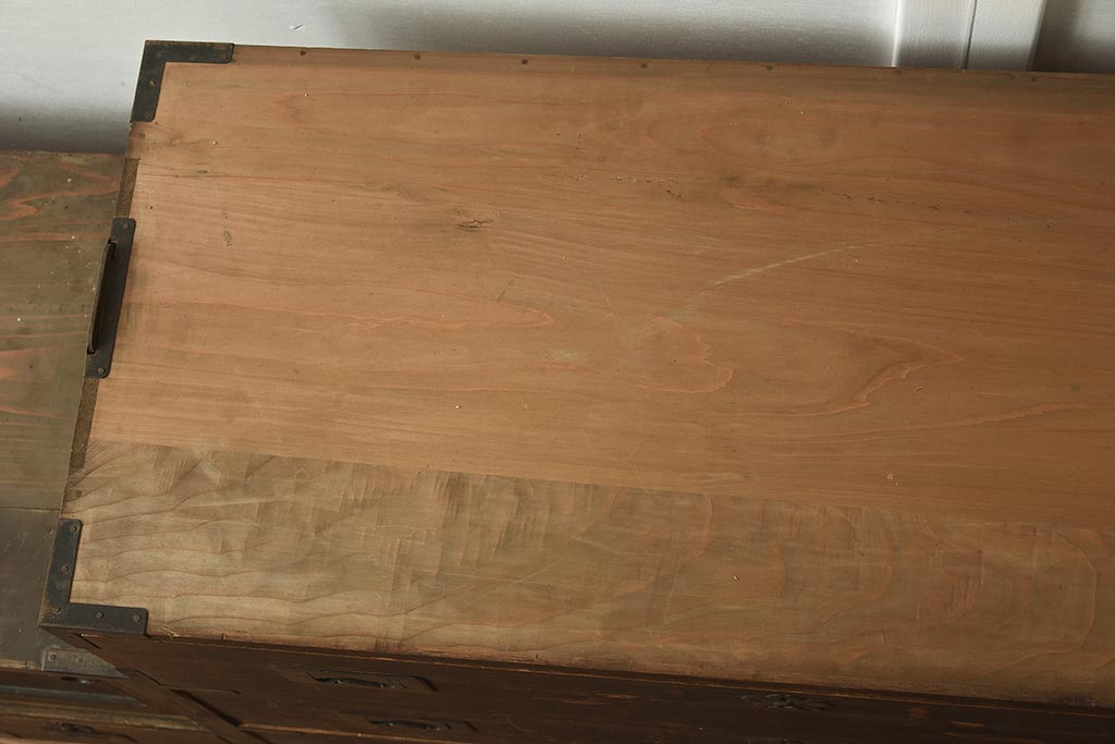 アンティーク家具　和製アンティーク　大正昭和初期　古い木肌が味わい深い重ね箪笥(衣装箪笥、引き出し、収納棚)(R-040335)
