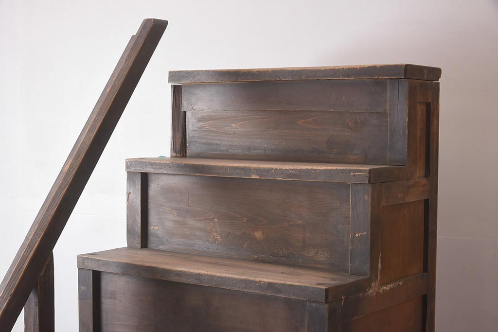 アンティーク家具　ヒノキ材　手すり付き　和の空間を引き立てる階段箪笥(時代箪笥)(R-040388)