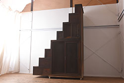 アンティーク家具　すっきりとしたデザインの階段箪笥(時代箪笥)(R-040389)