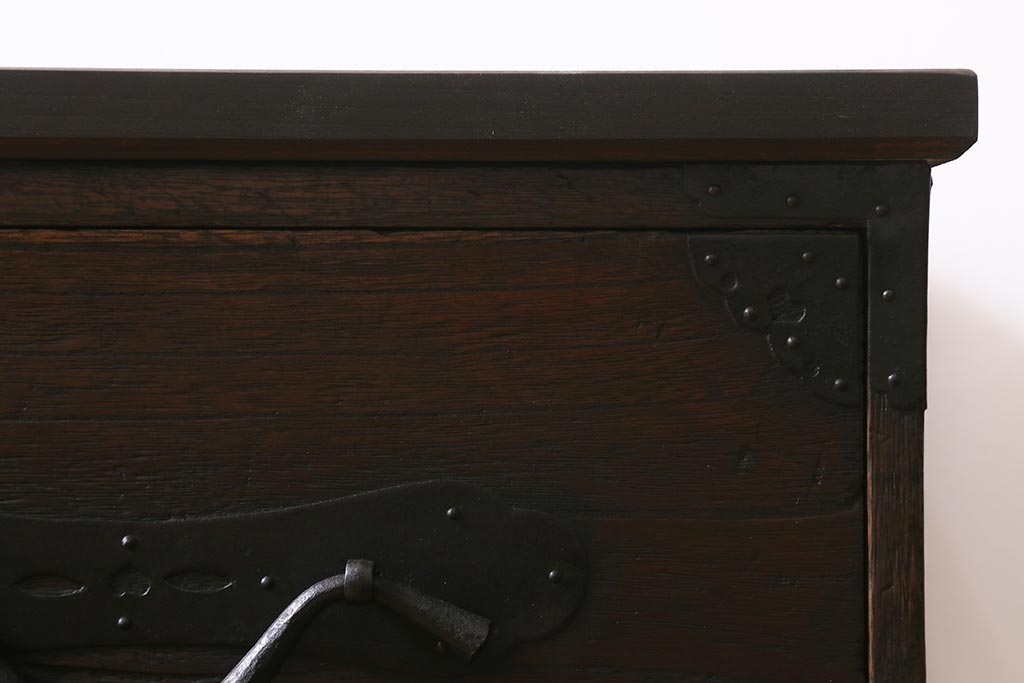 アンティーク家具　和製アンティーク　鉄脚リメイク　大きな蛭手が目を引く箪笥ローボード(衣装箪笥、チェスト、引き出し、リビングボード)(R-040393)