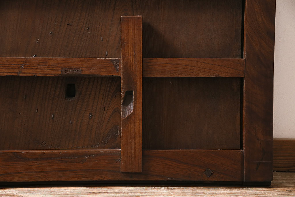 【セミオーダー家具実例】アンティークの蔵戸の背面に強化ガラス入れました。ガラスを入れることで、より実用的になりました。間仕切りとしてはもちろん、防犯上も安全上もバッチリです。(玄関戸、引き戸、建具)