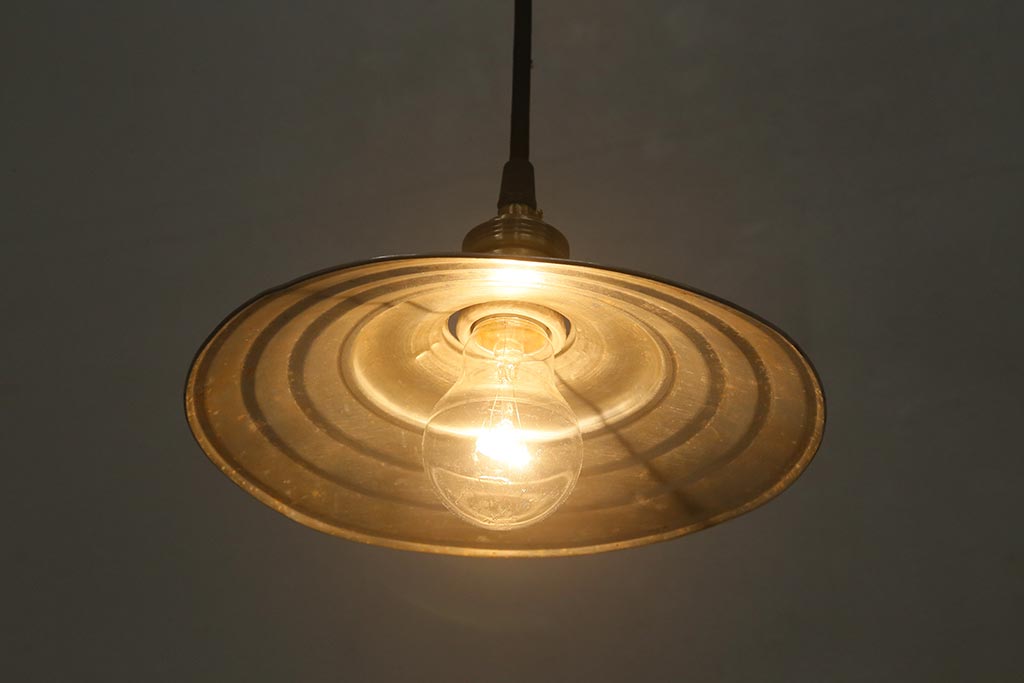 ビンテージ照明　平笠　無骨なアルミシェードが魅力の吊り下げ照明(天井照明、電笠、ペンダントライト)(R-040424)