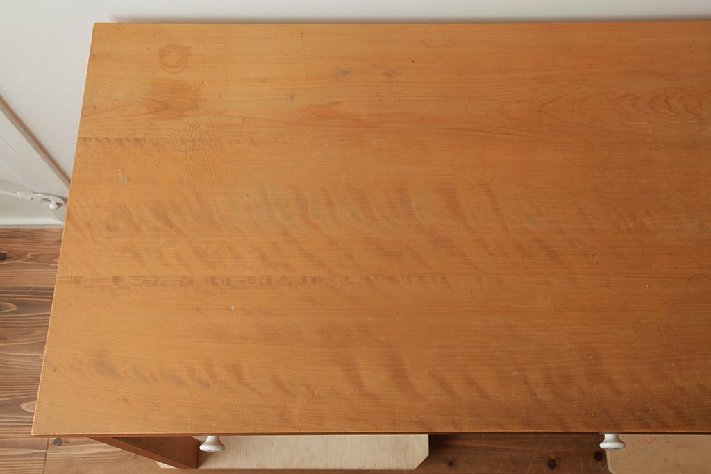 中古　ヒノキ材　ナチュラルインテリアにぴったりな温もりあふれるテーブル(机、在宅ワーク、在宅用ワークデスク)(R-040428)