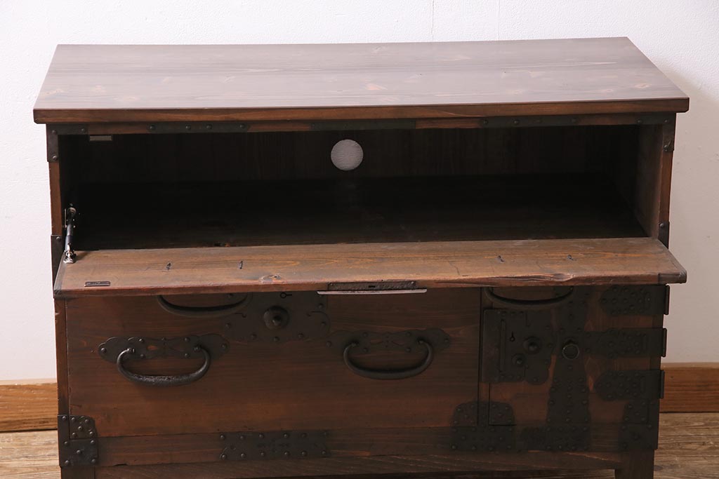 アンティーク家具　ヒノキ材　古箪笥リメイク　フラップダウン扉のテレビ台(テレビボード、リビングボード、時代箪笥)(R-040456)