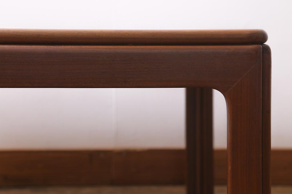 ヴィンテージ家具　北欧ビンテージ　G-PLAN(ジープラン)　チーク材　タイルトップがおしゃれな正方形のコーヒーテーブル(センターテーブル)(R-040474)