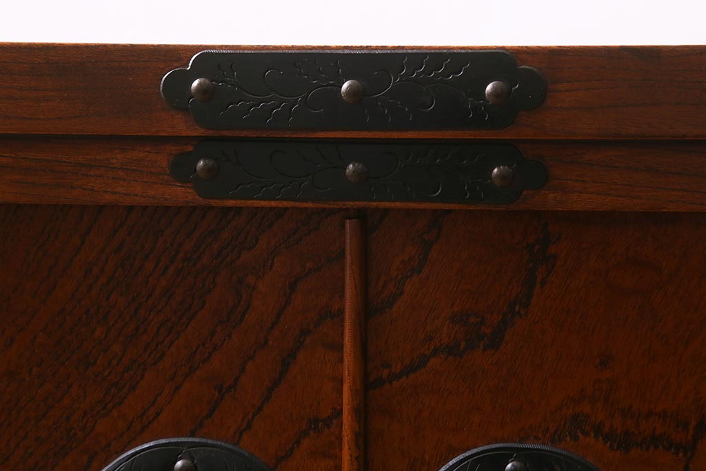 中古　岩谷堂箪笥　大きな金具が目を引く上品なテレビ台(テレビボード、サイドボード、ローボード、戸棚)(R-040476)