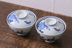 アンティーク雑貨　明治期　花蝶文染付蓋茶碗2客セット(蓋付茶碗、和食器)(R-040499)