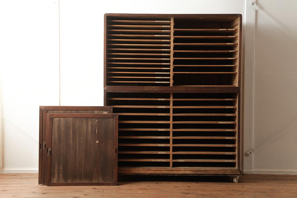 レトロ家具　桐材 書類収納に便利な木製の重ね戸棚(収納棚、キャビネット)(R-040526)
