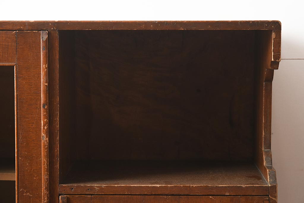 レトロ家具　昭和レトロ　赤味がかった木色が温かみのあるブックケース(本箱、収納棚、キャビネット)(R-040598)