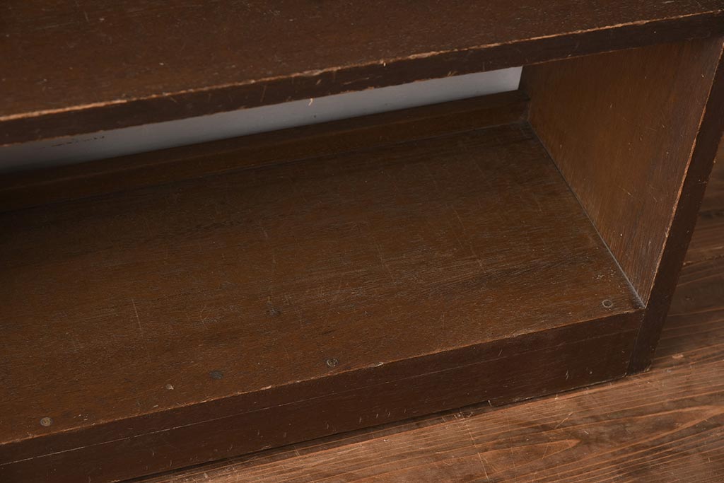 アンティーク家具　和製アンティーク　昭和中期　懐かしさ感じる木味がレトロな本棚(ブックシェルフ、オープンラック、収納棚、飾り棚)(R-040623)