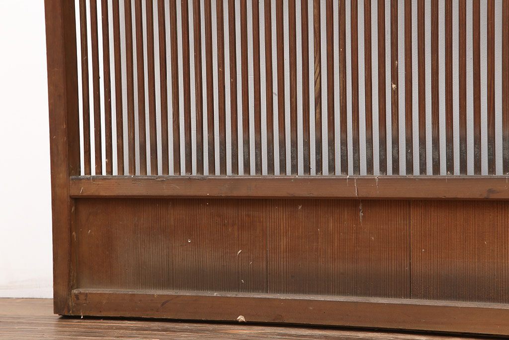 アンティーク建具 和製アンティーク　大正昭和初期　変わり手　中央が障子の珍しい格子戸2枚セット(引き戸、帯格子戸)(R-040627)