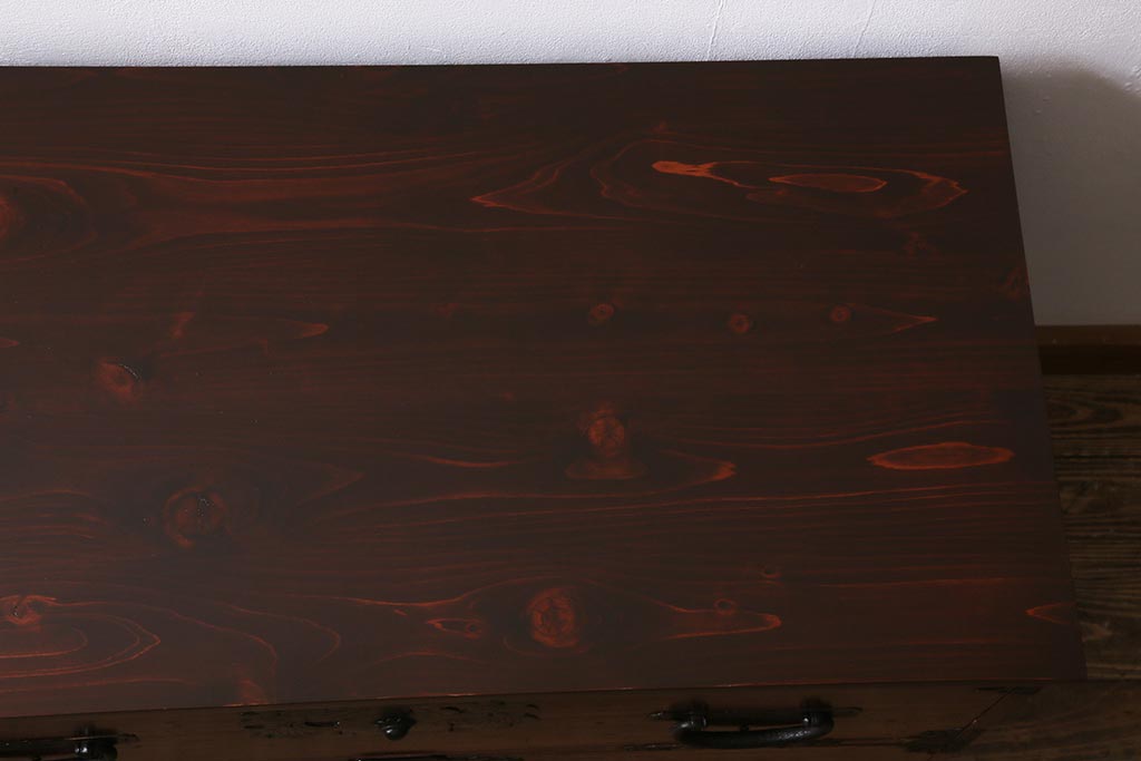 アンティーク家具　和製アンティーク　リメイク　漆塗り　味わい深い佇まいがおしゃれな脚付き箪笥ローボード(時代箪笥、テレビ台、チェスト)(R-040648)