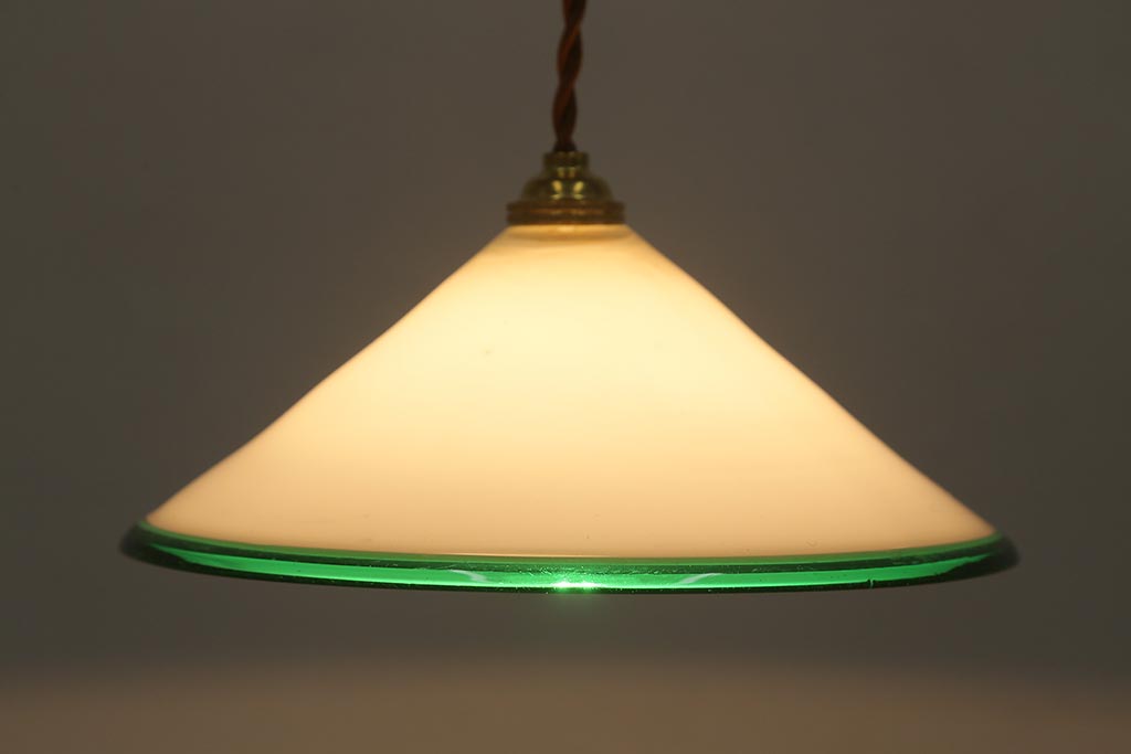 ヴィンテージ照明　ヨーロッパ　グリーンのラインが素敵な三角シェードのペンダントライト(吊り下げ照明、天井照明、シェード、ビンテージ)(R-040690)