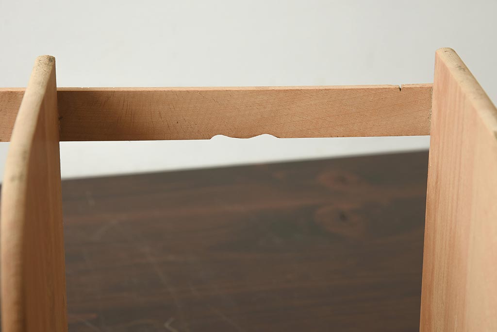 レトロ雑貨　昭和中期　明るい木色が柔らかな印象与える引き出し付きブックスタンド(本立て、小物収納)(R-040695)