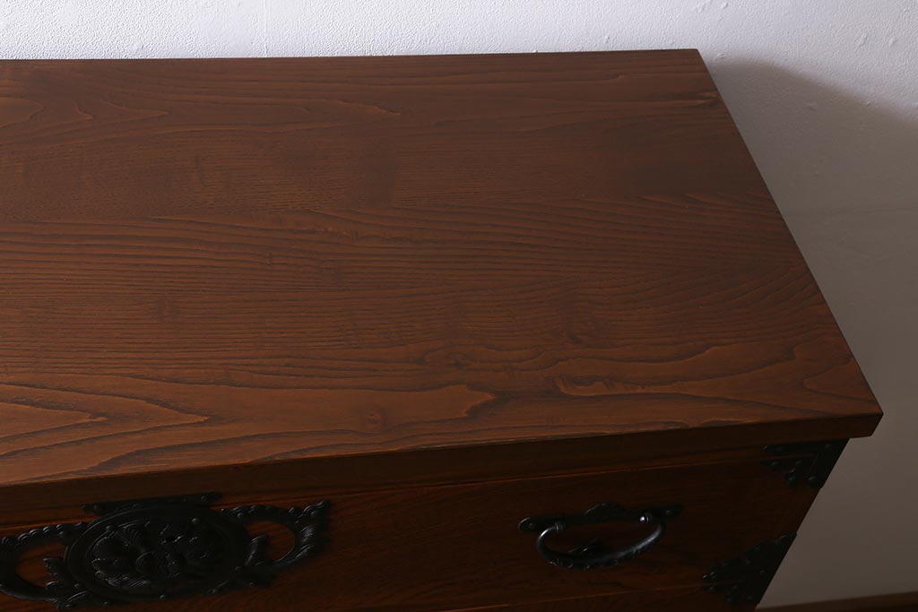 中古　伝統工芸　岩谷堂箪笥　天板リメイク・栗無垢材　重厚かつ上品な佇まいのチェスト(衣装箪笥、整理箪笥、引き出し)(R-040701)