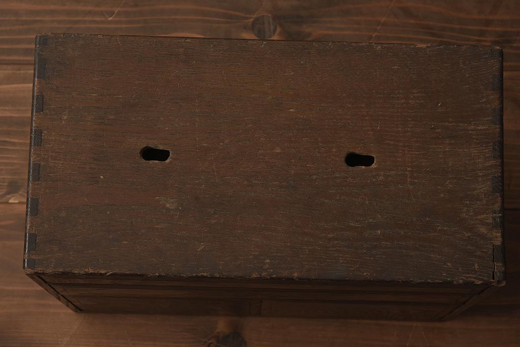 アンティーク家具　指物家具　桑材　上品な木味の小引き出し(卓上収納、小物収納)(R-040711)