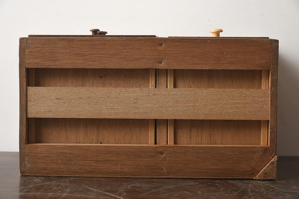 レトロ家具　前面ケヤキ材　棚付き　卓上収納に便利な木製小引き出し(R-040717)