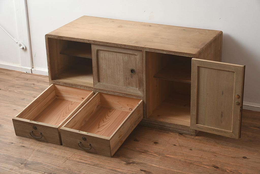 アンティーク家具　和製アンティーク　桐材　温かみのある木味の箪笥ローボード(戸棚、和タンス)(R-040720)