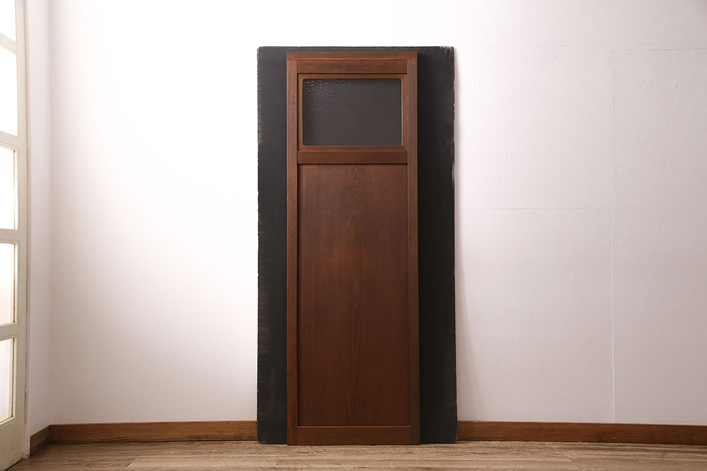 【セミオーダー家具実例】ドアにアンティーク感を残しつつ高品質リペア。ご要望通りにリサイズし、ドアノブ、蝶番は外して埋木をして綺麗に。現状の雰囲気を活かして仕上げました。(木製ドア、建具)