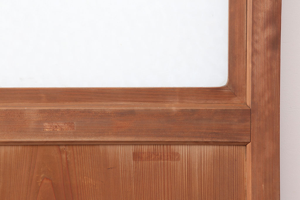 レトロ建具　昭和レトロ　昭和中期　杉材一枚板　窓付きのレトロな木製ドア(建具、扉)(R-040723)