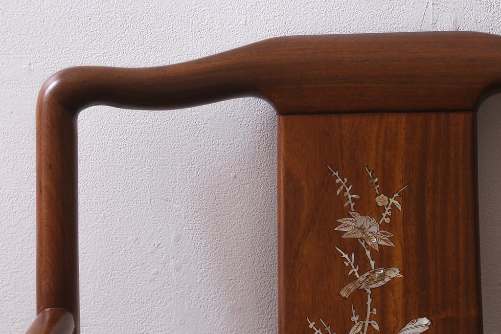 ヴィンテージ家具　カリン材　螺鈿象嵌　高級感漂う上品な佇まいが魅力のアームチェア(板座チェア、椅子、ビンテージ、花梨材)(R-040730)