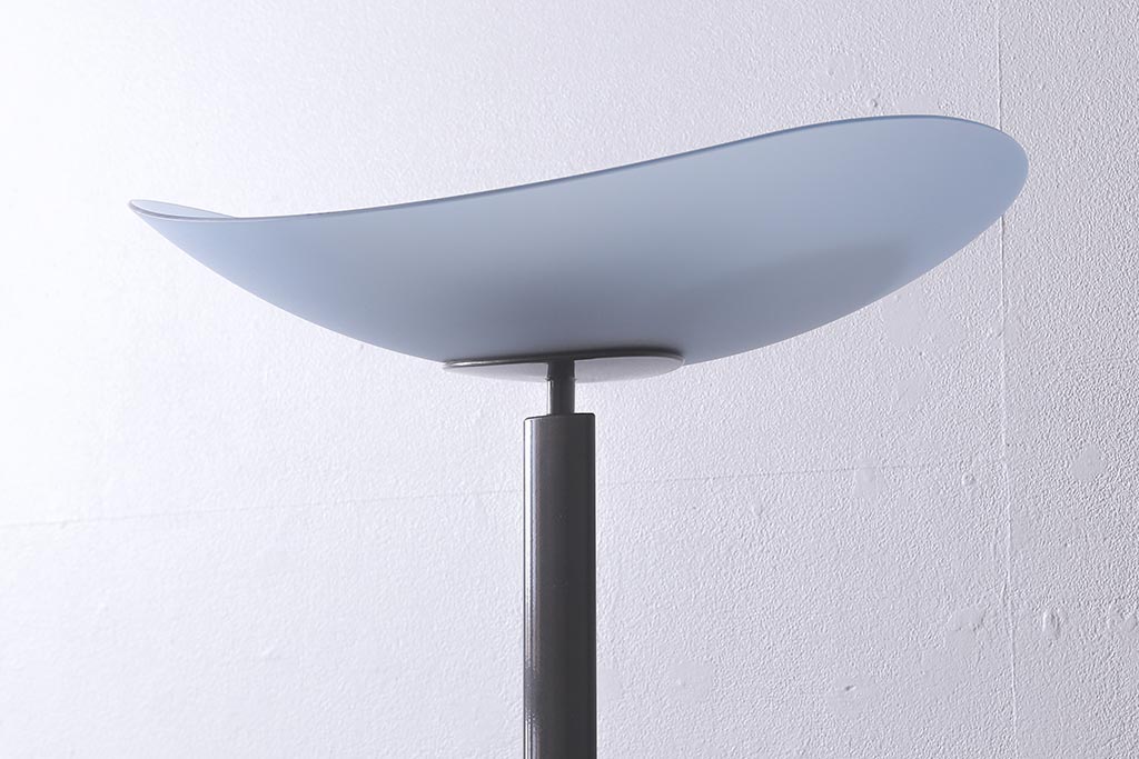 ヴィンテージ照明　イタリア　Artemide(アルテミデ)・Tebe(テベ)　モダンな雰囲気を醸し出すスタンドライト(フロアライト、スタンドライト、ビンテージ)(R-040736)