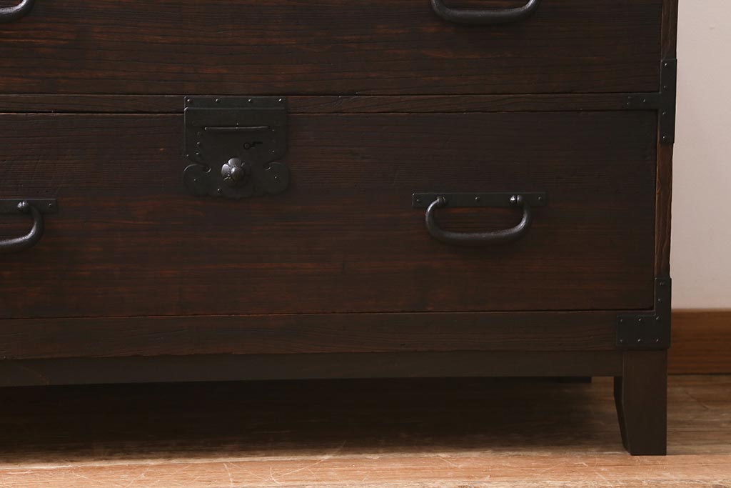 アンティーク家具　明治期　脚付きリメイク　総桐材の上質な箪笥ローボード(衣装箪笥、チェスト、引き出し、リビングボード、和タンス、桐箪笥、桐たんす)(R-040779)