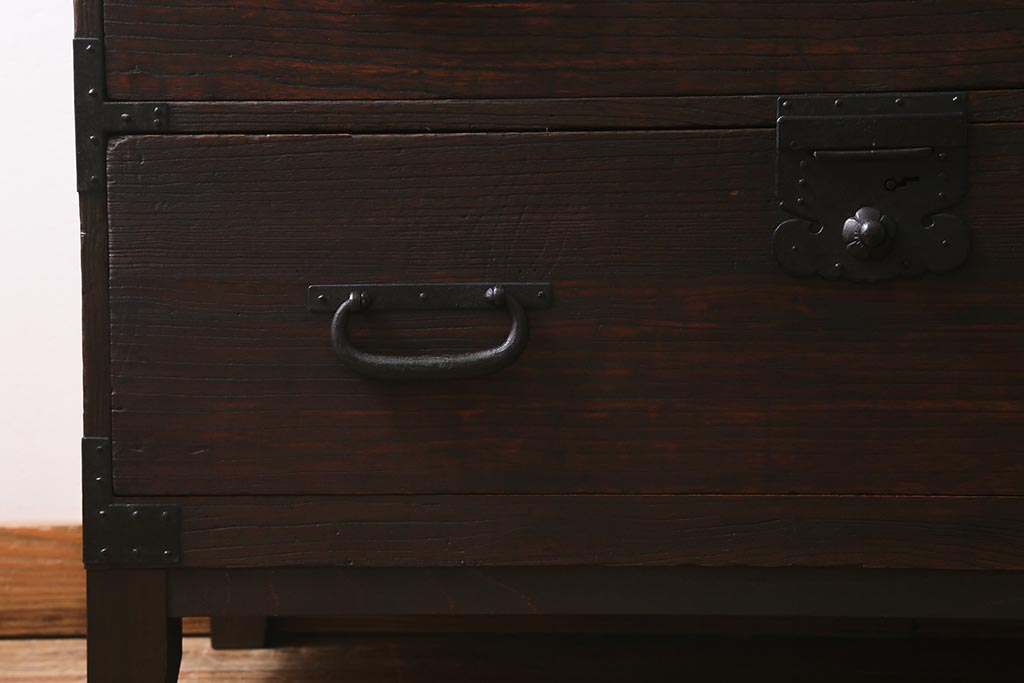 アンティーク家具　明治期　脚付きリメイク　総桐材の上質な箪笥ローボード(衣装箪笥、チェスト、引き出し、リビングボード、和タンス、桐箪笥、桐たんす)(R-040779)