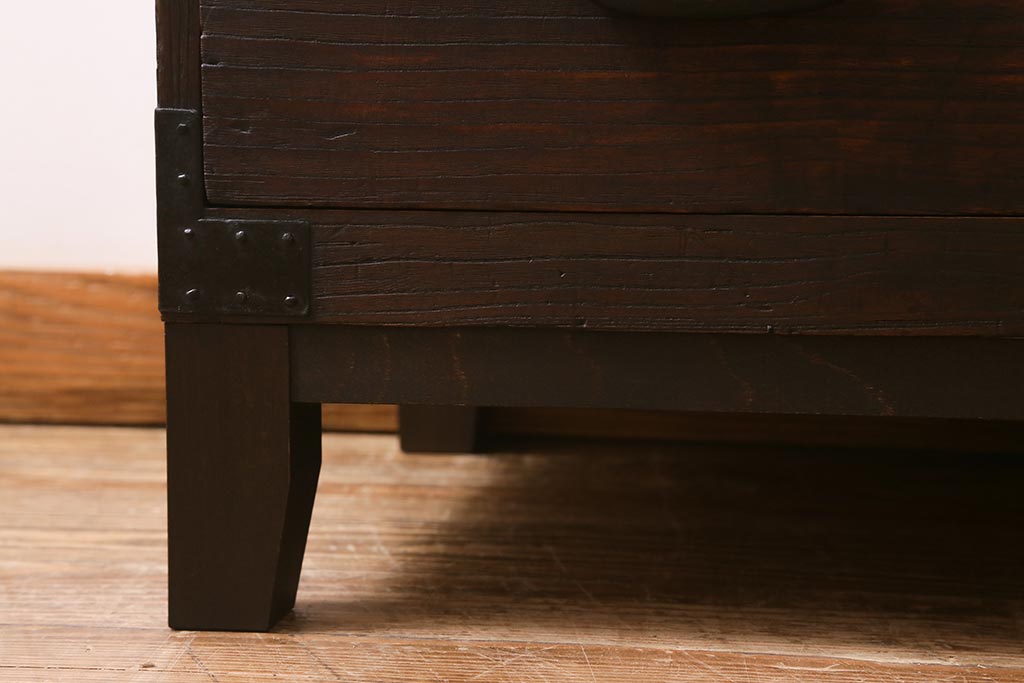 アンティーク家具　明治期　脚付きリメイク　総桐材の上質な箪笥ローボード(衣装箪笥、チェスト、引き出し、リビングボード、和タンス、桐箪笥、桐たんす)(R-040779)