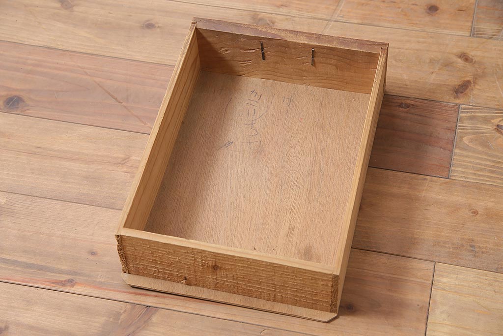 アンティーク家具　昭和初期　京都産　上品さとレトロな雰囲気を併せ持つ戸棚(キャビネット、食器棚、収納棚)(R-040786)