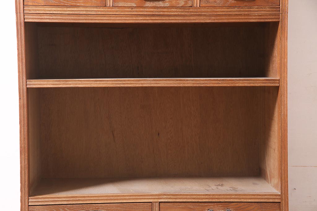 アンティーク家具　昭和初期　京都産　上品さとレトロな雰囲気を併せ持つ重ね戸棚(キャビネット、食器棚、収納棚)(R-040788)