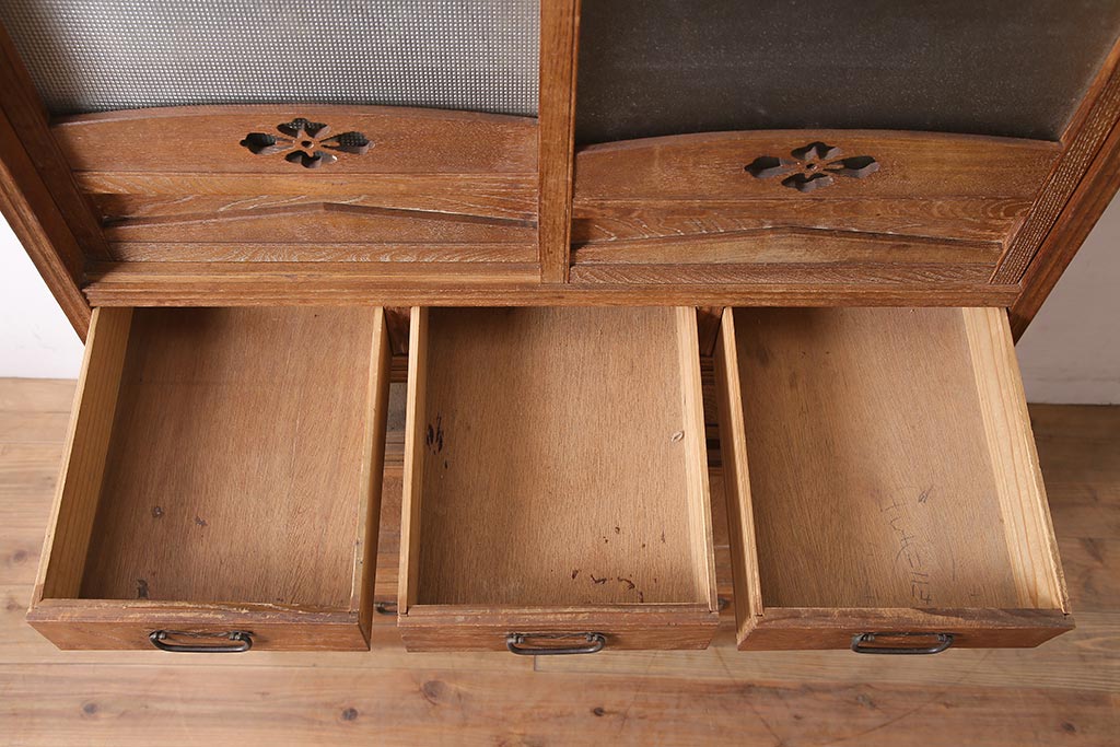 アンティーク家具　昭和初期　京都産　上品さとレトロな雰囲気を併せ持つ重ね戸棚(キャビネット、食器棚、収納棚)(R-040788)