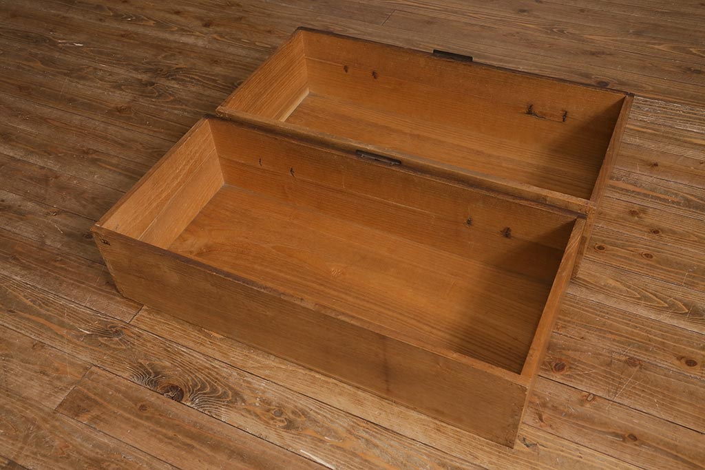 アンティーク家具　脚付きリメイク　味わい深い佇まいの箪笥ローボード(チェスト、引き出し、リビングボード、テレビ台)(R-040793)