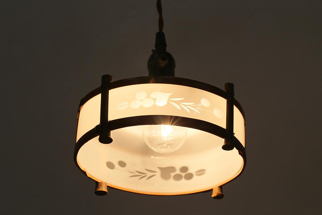 レトロ照明　昭和レトロ　竹細工と透かしが魅力的なペンダントライト(天井照明、電笠、シェード)(R-040816)