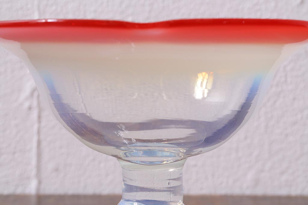 アンティーク雑貨　レトロ雑貨　大正期　赤縁乳白暈し　輪花縁　氷コップ(和ガラス、吹ガラス)(R-040838)