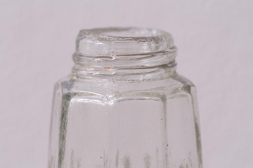 アンティーク雑貨　シャビーなガラス調味料入れ2個セット(クルエット、ソルト&ペッパー入れ)(R-040841)