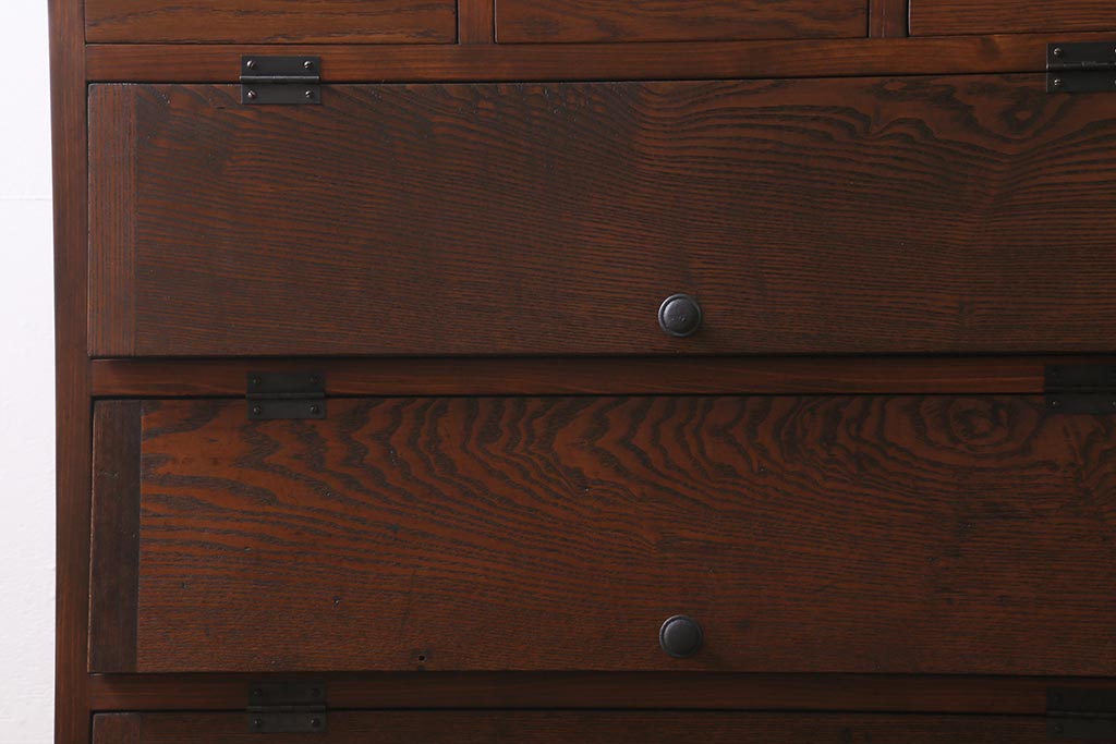 ラフジュ工房オリジナル　古材リメイク家具　引き出し付きパタパタ扉の収納棚(キャビネット、下駄箱)(R-040886)