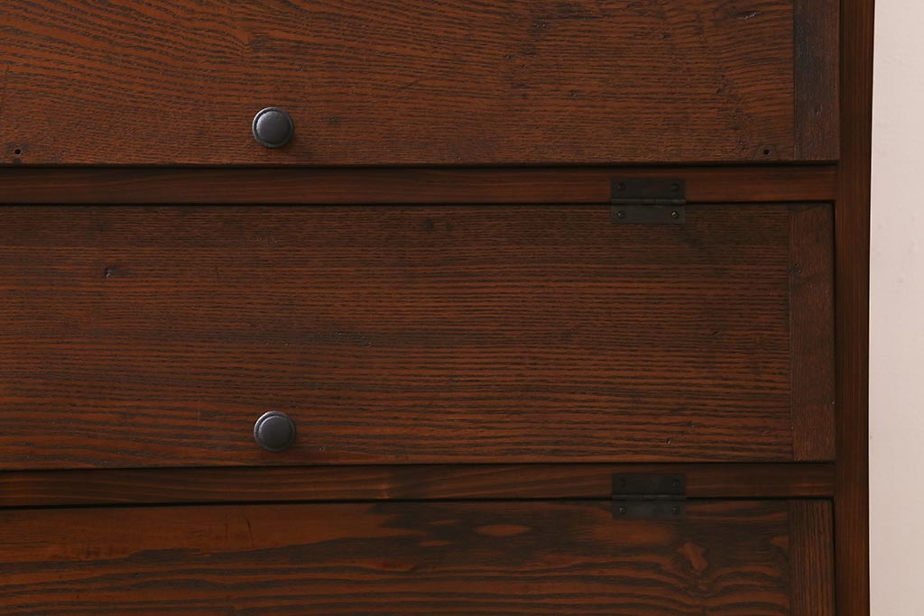 ラフジュ工房オリジナル　古材リメイク家具　引き出し付きパタパタ扉の収納棚(キャビネット、下駄箱)(R-040886)