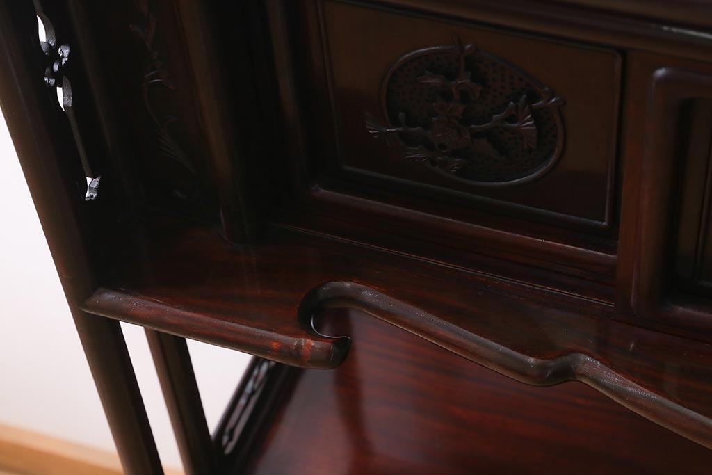 中古　民芸家具　昭和後期　唐木材　繊細な意匠が施された飾り棚(茶棚、戸棚、収納棚)(R-040902)