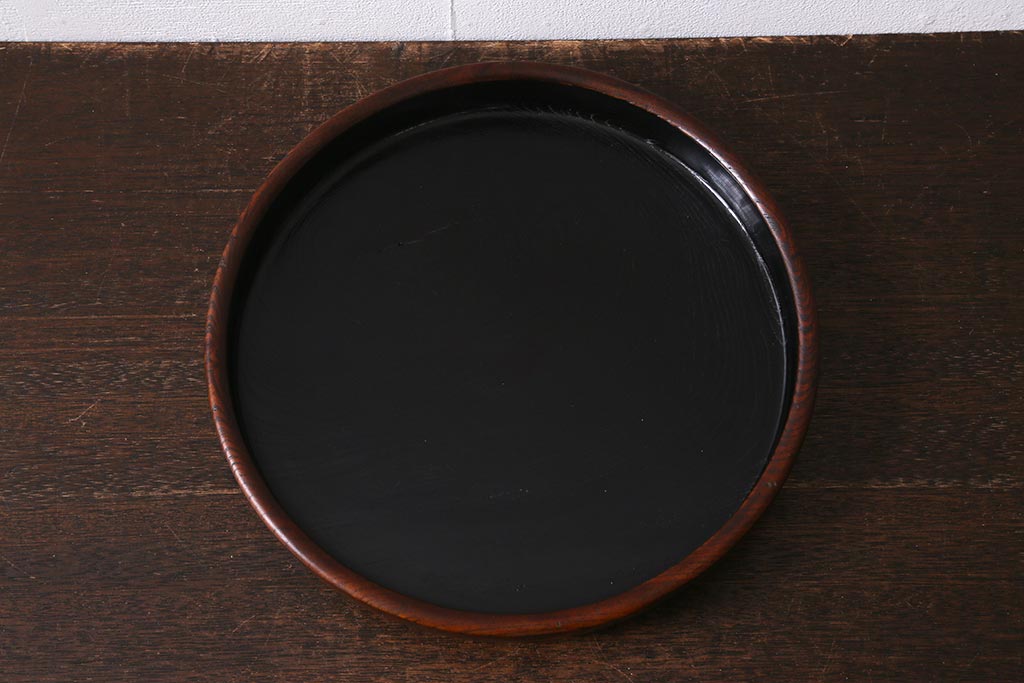 レトロ雑貨　漆塗り　杢目が美しい木製の丸盆(漆器)(R-040910)