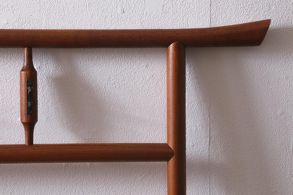 アンティーク家具　桑材　和風インテリアにおすすめなフック付きの便利な衣桁(着物掛け、ハンガーラック)(R-040921)