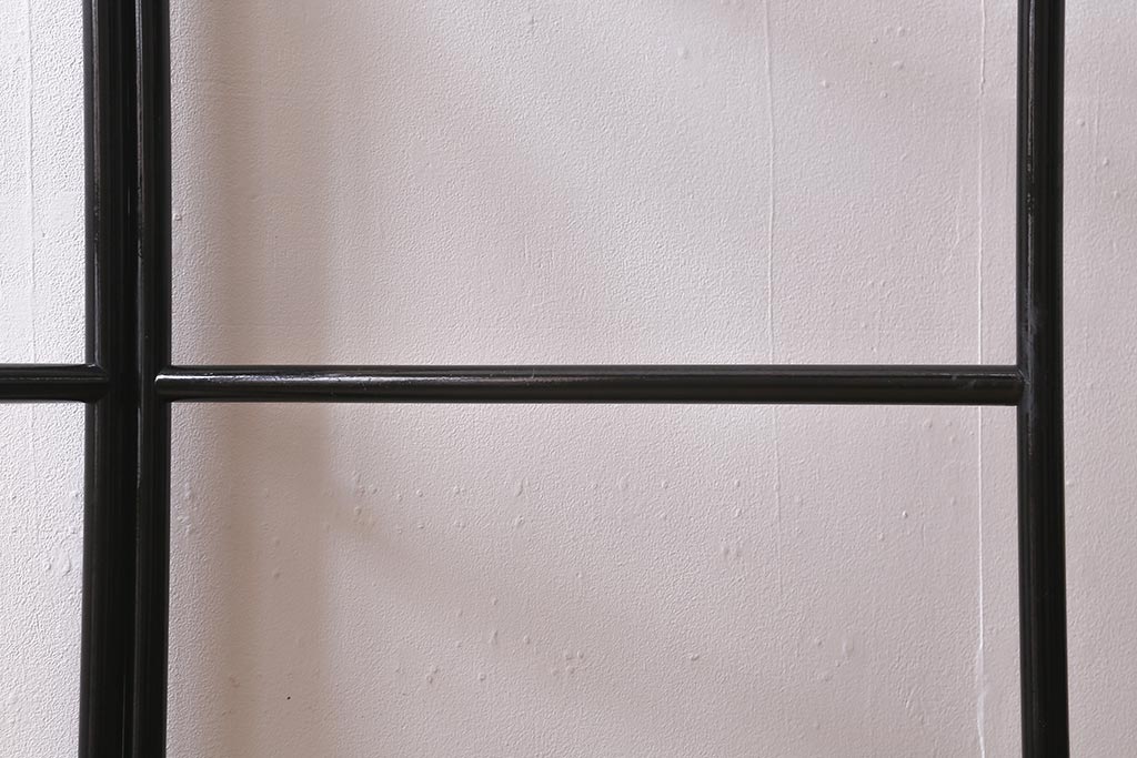 アンティーク家具　漆塗り　黒塗りがモダンなフック付きの便利な衣桁(着物掛け、ハンガーラック)(R-040923)