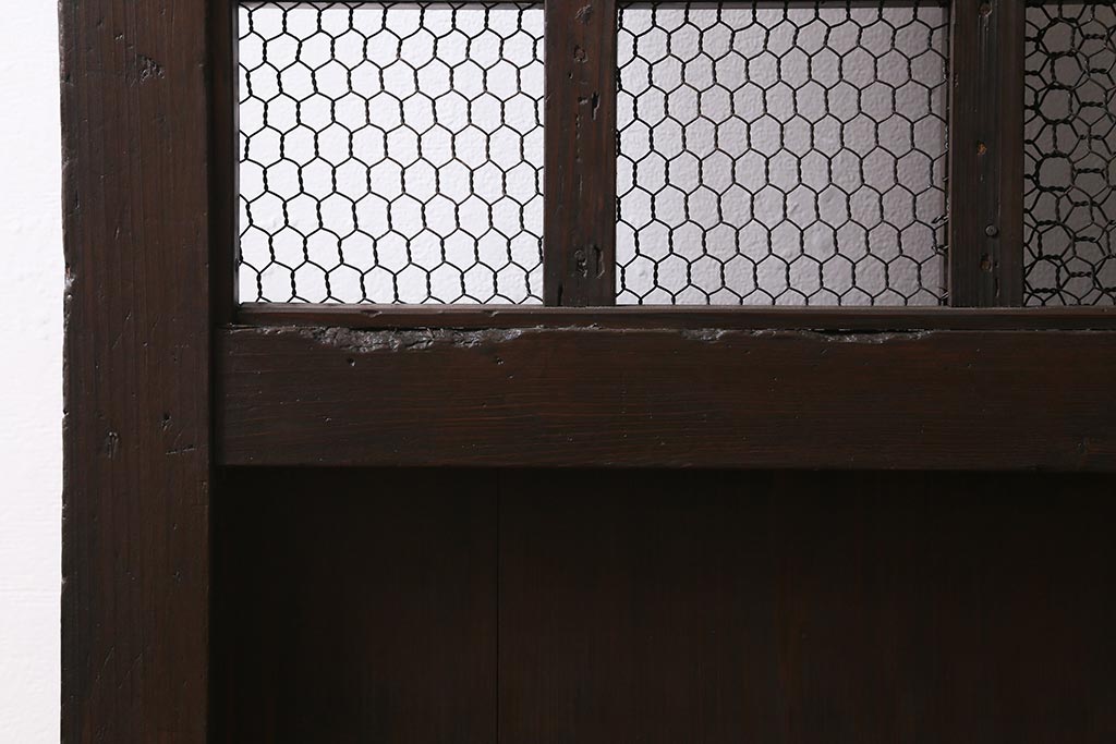 アンティーク建具　明治大正期　亀甲金網　和の風情溢れる格子蔵戸(引き戸、建具、玄関戸)(R-040930)