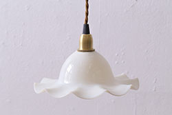 和製アンティーク　柔らかな雰囲気の白い平笠シェードが魅力のペンダントライト(天井照明、吊り下げ照明)(1)