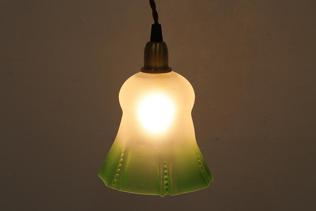 ヴィンテージ照明　イギリスビンテージ　フロストガラス　グリーンカラーがアクセントの小振りなペンダントライト(天井照明、シェード、吊り下げ照明)(R-041029)