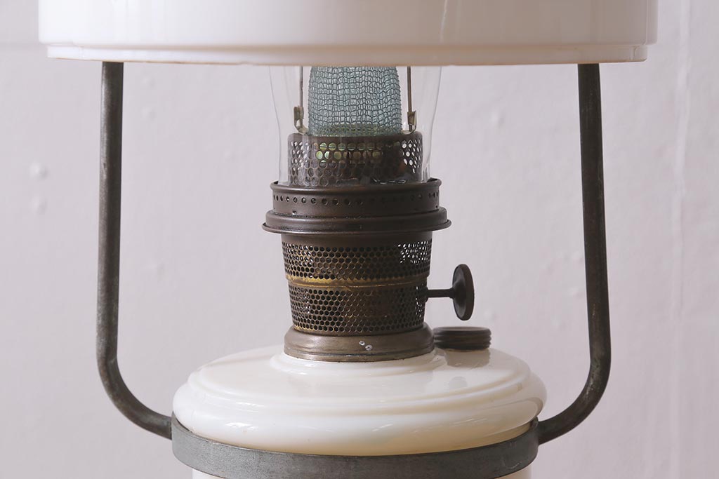 ヴィンテージ雑貨　アメリカビンテージ　アラジン社　濃い白色がかわいらしいオイルランプ(マントルランプ、吊りランプ)(R-041033)