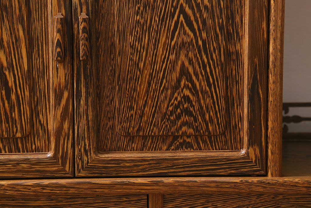 中古　民芸家具　鉄刀木(タガヤサン)　透かし彫り　美しい杢目が高級感漂う飾り棚(茶棚、収納棚)(R-041042)